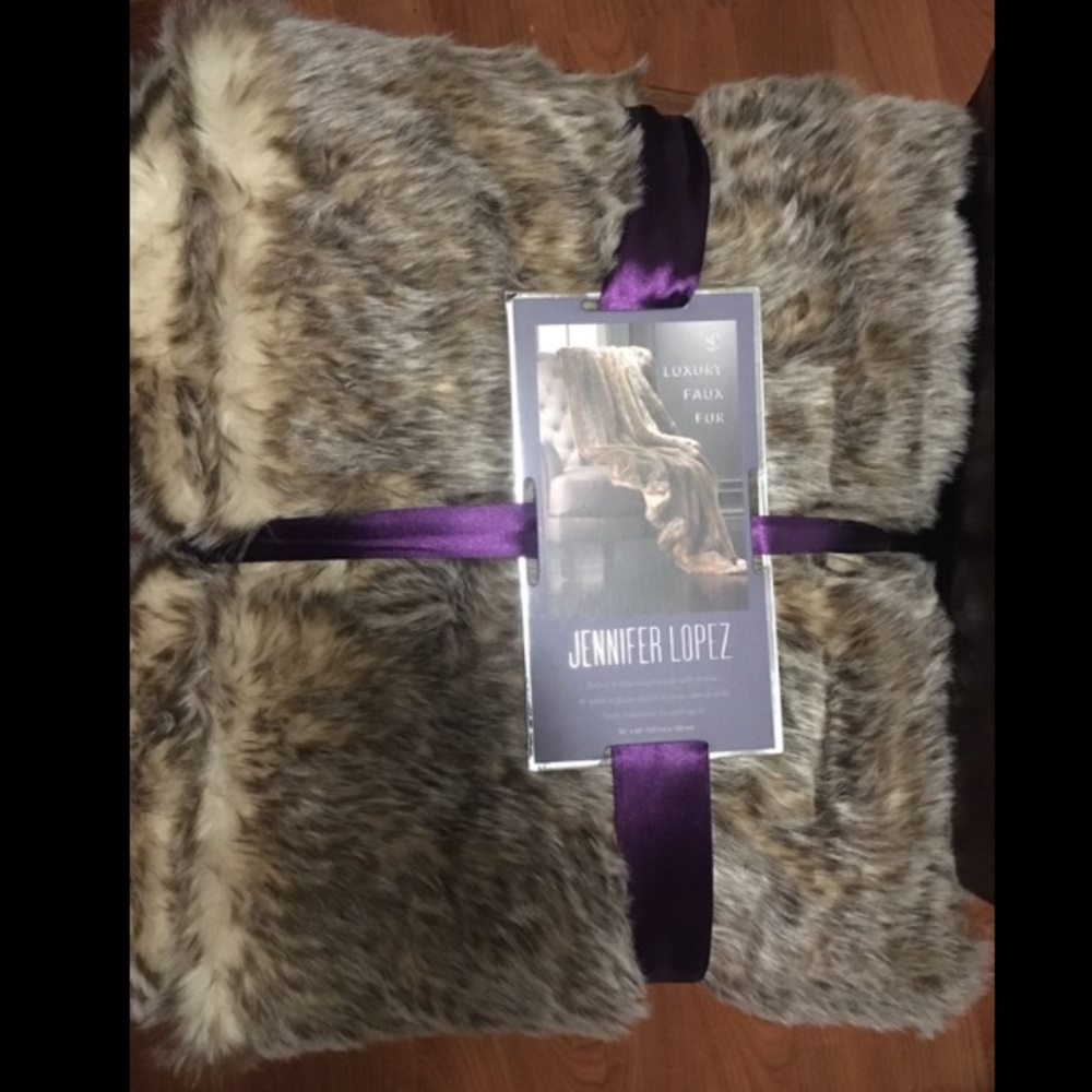 Jennifer Lopez soft faux fur throw blanket!